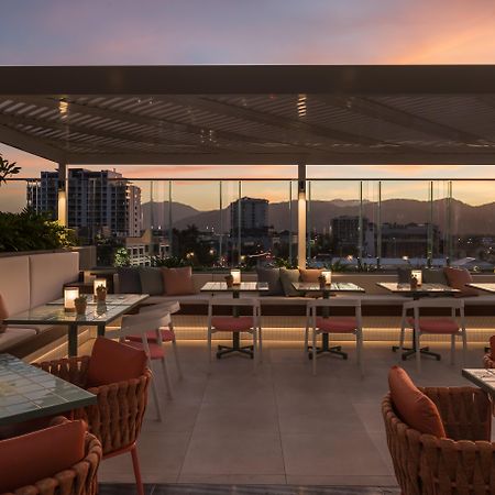 Crystalbrook Bailey Hotel Cairns Bagian luar foto The rooftop bar