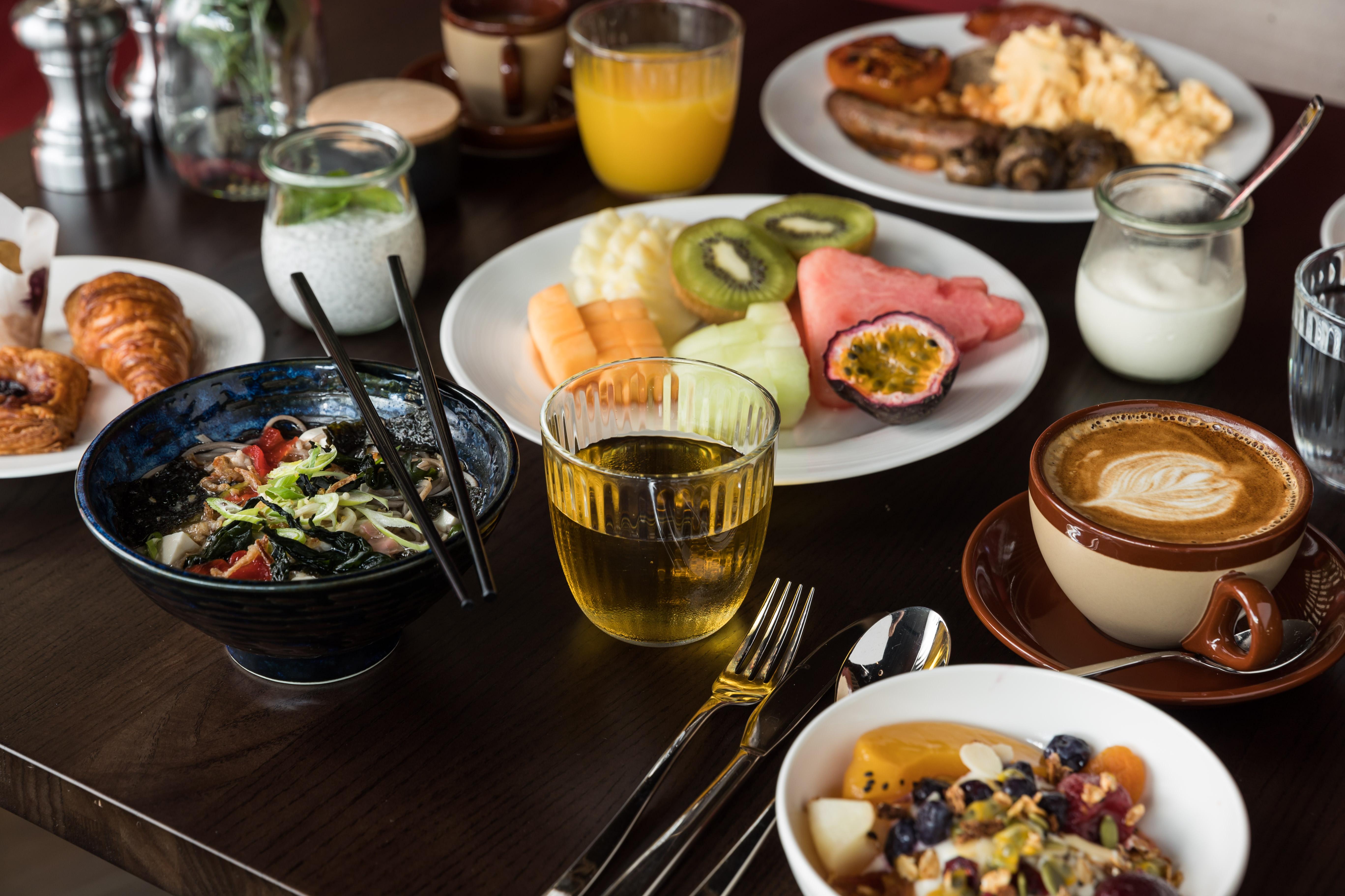 Crystalbrook Bailey Hotel Cairns Bagian luar foto A breakfast buffet at a hotel