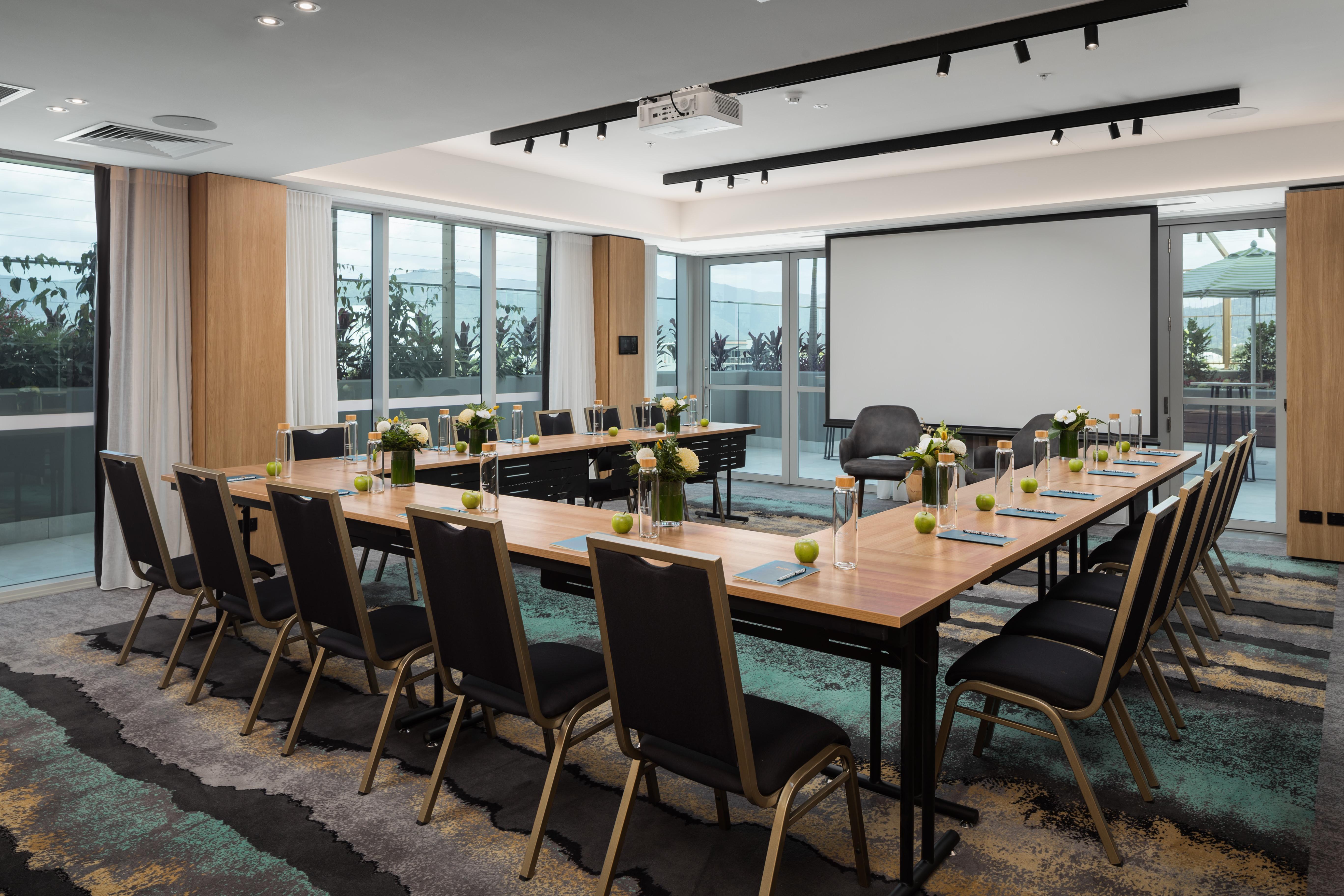 Crystalbrook Bailey Hotel Cairns Bagian luar foto Meeting room