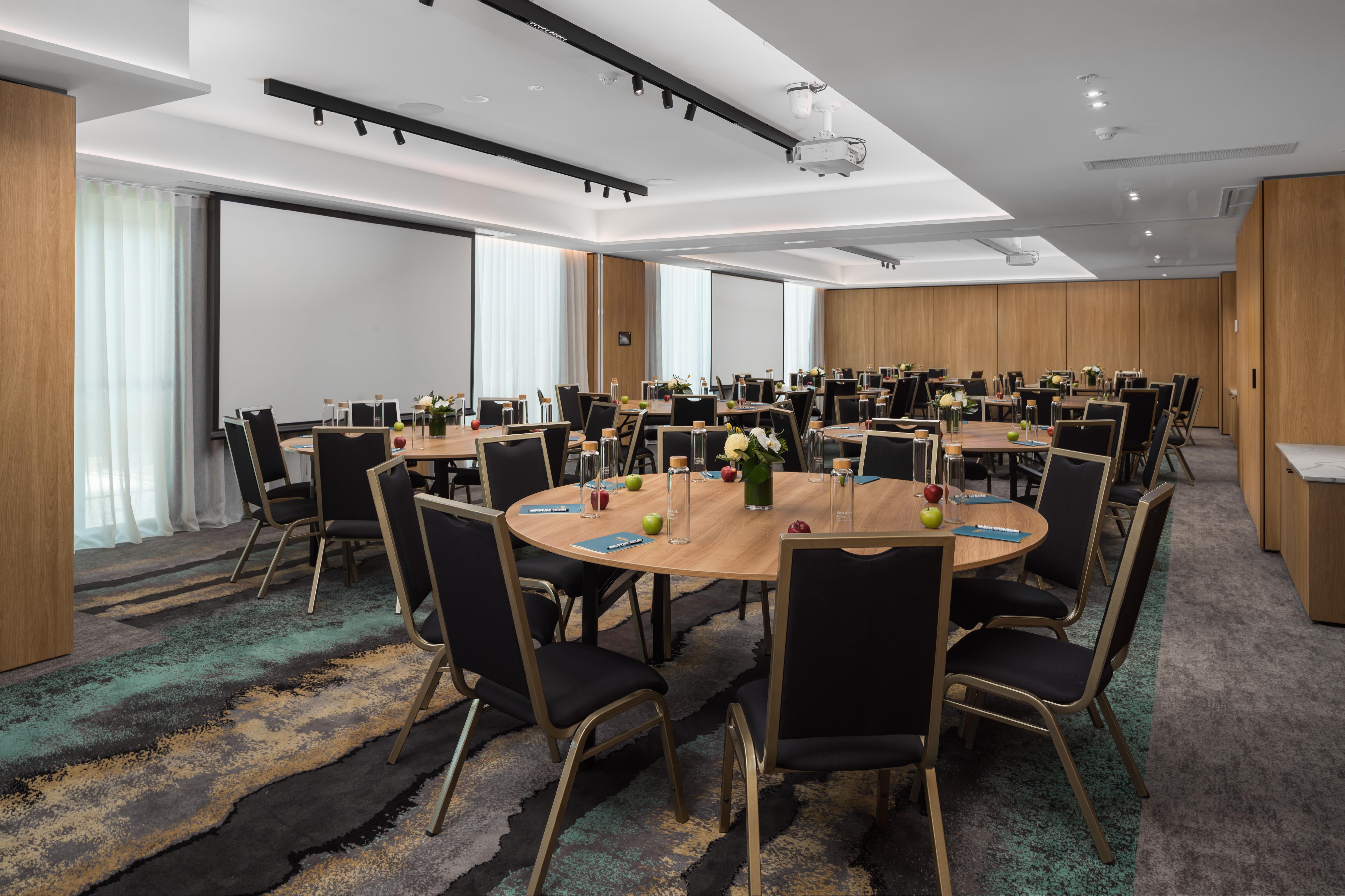 Crystalbrook Bailey Hotel Cairns Bagian luar foto Meeting room