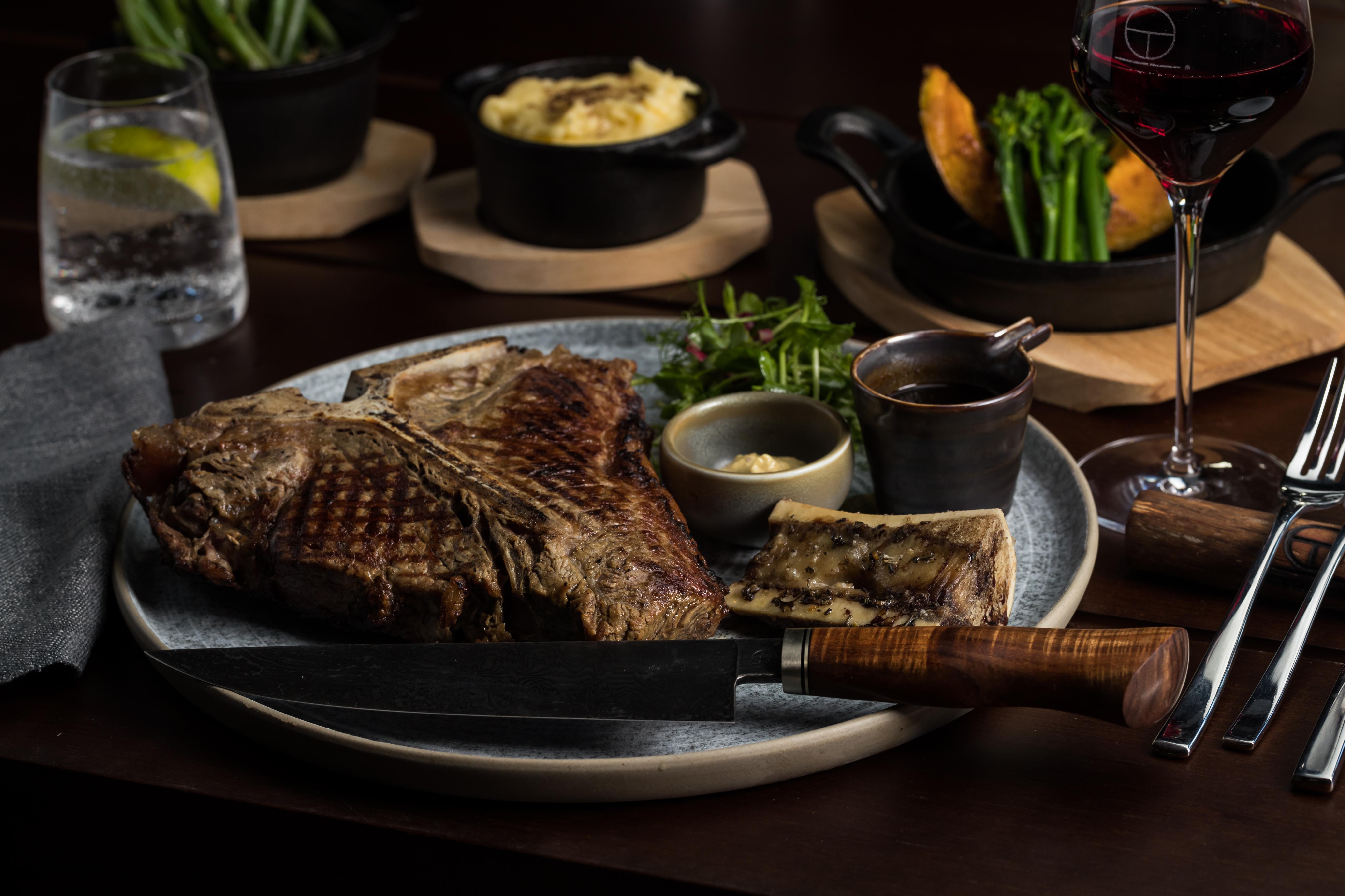 Crystalbrook Bailey Hotel Cairns Bagian luar foto A steak at the restaurant