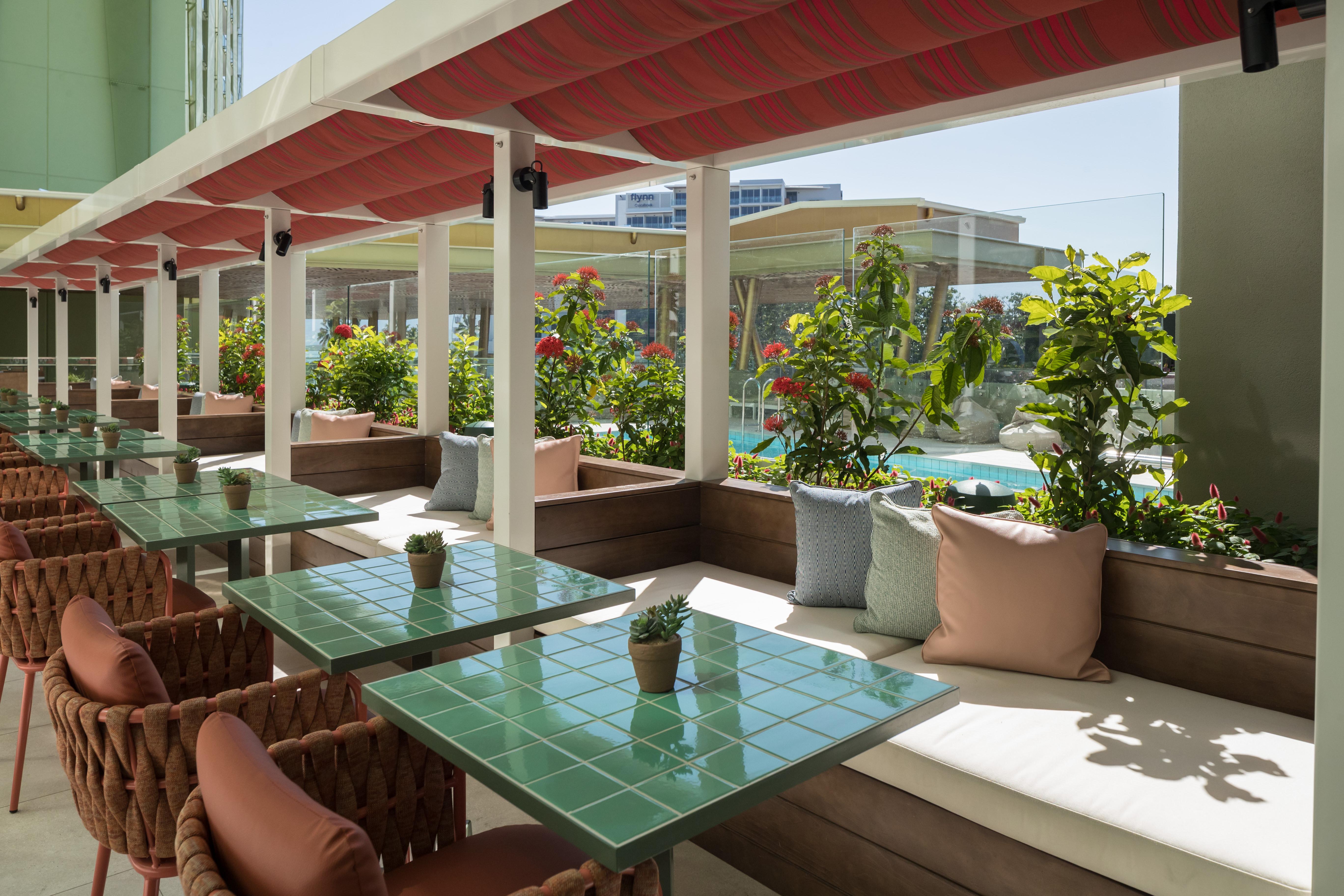 Crystalbrook Bailey Hotel Cairns Bagian luar foto The rooftop pool at the hotel