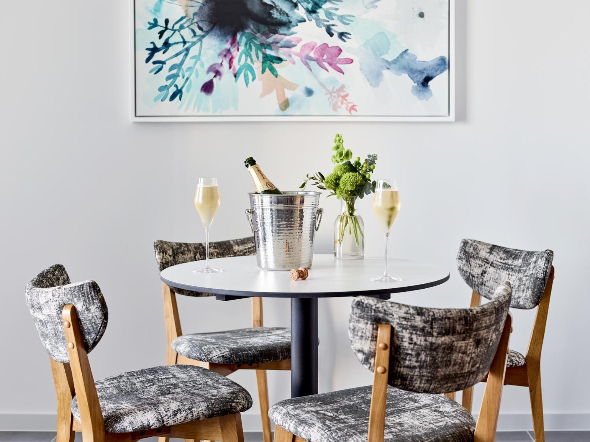 Crystalbrook Bailey Hotel Cairns Bagian luar foto A dining room with a table and chairs