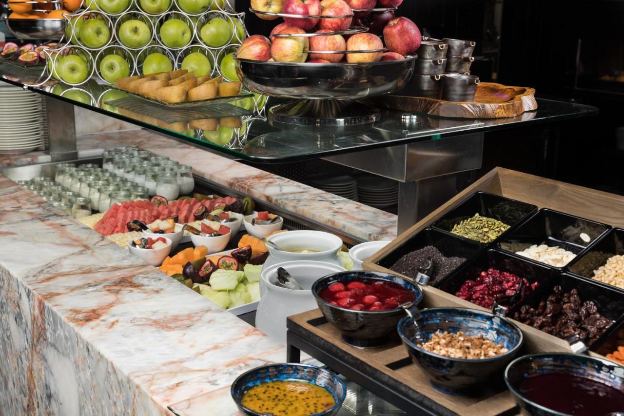 Crystalbrook Bailey Hotel Cairns Bagian luar foto A salad bar