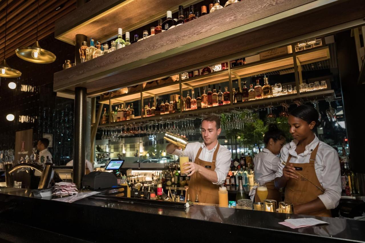 Crystalbrook Bailey Hotel Cairns Bagian luar foto The bar at the 1905 Restaurant