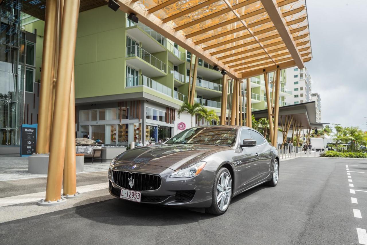 Crystalbrook Bailey Hotel Cairns Bagian luar foto Maserati Quattroporte